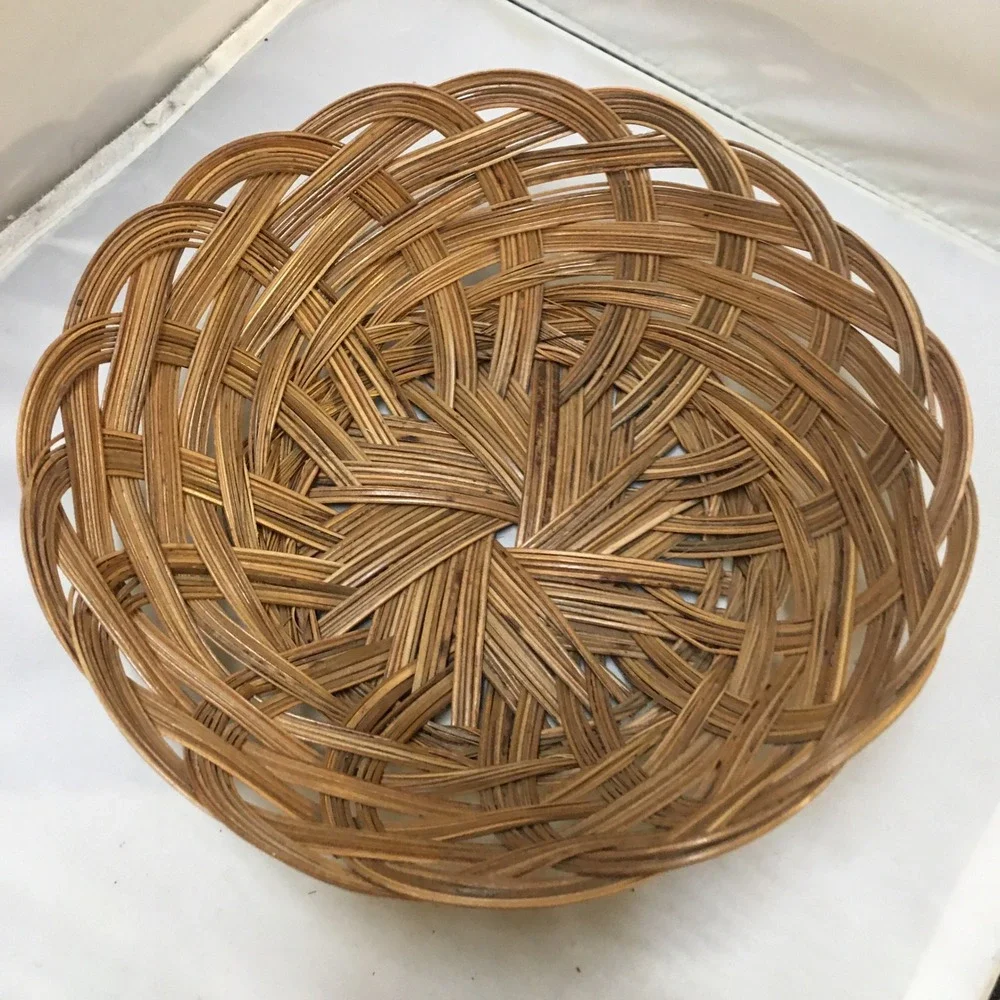Woven Wicker Basket Home Decor Brown Round Scalloped Fruit Lattice Farmhouse